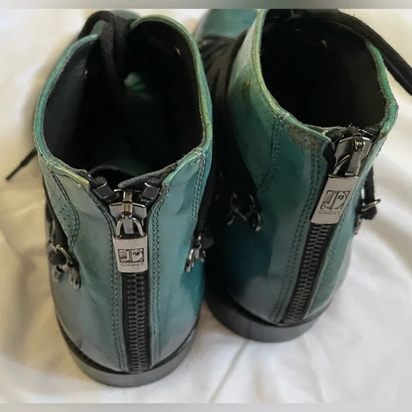 One pair unique Italian ankle boots, EU size 41. Leather upper and sole. - Picture 2 of 5